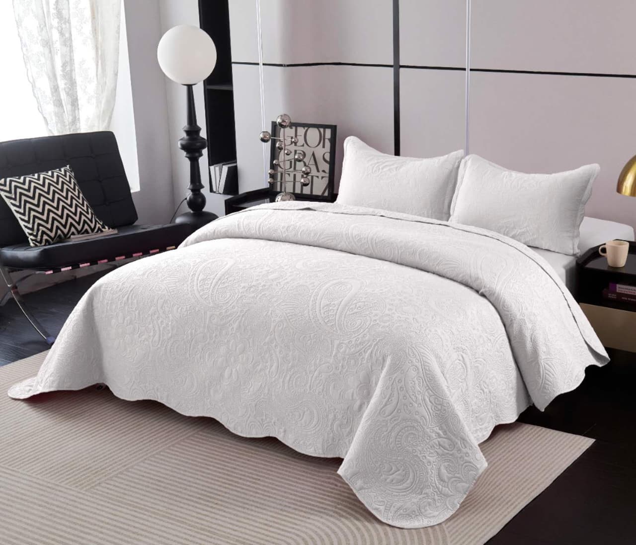 COBERTOR VERANO LISO CON RELIEVE.